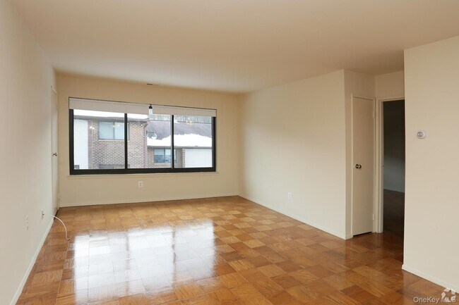 Foto del edificio - 44 NY-25A