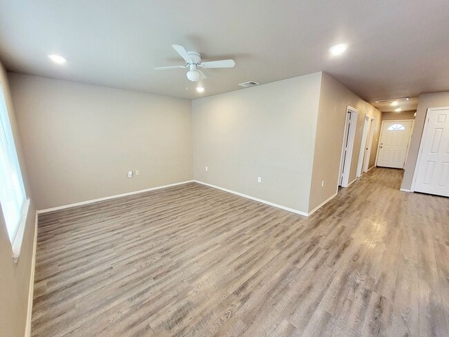 Building Photo - 3 bedroom 2 bath home