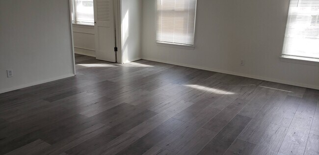 Foto del edificio - 222 S Tower Dr