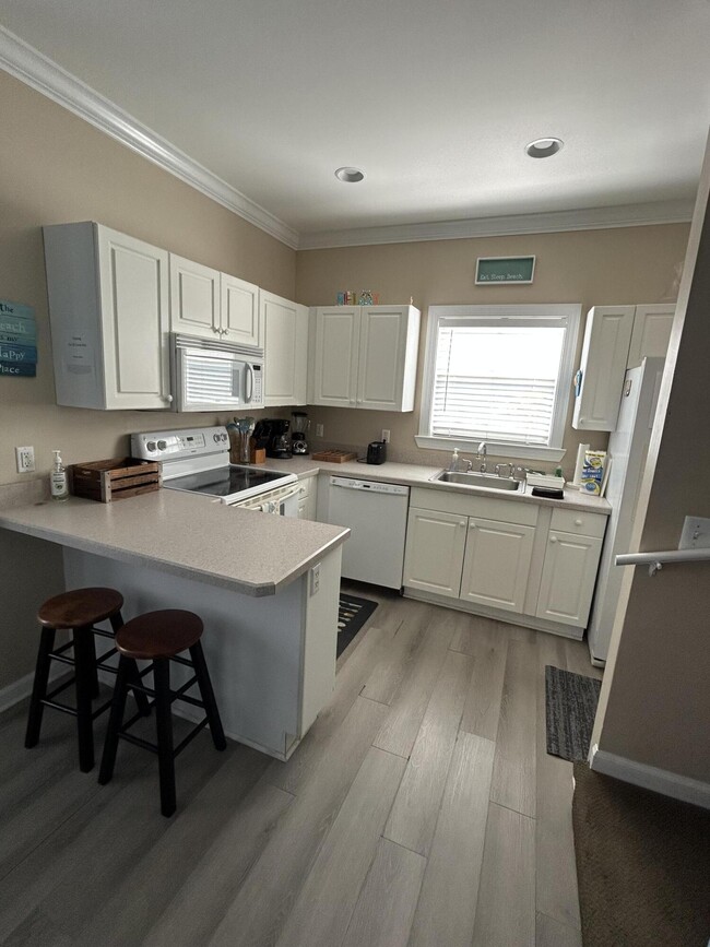 Building Photo - 35 Coral Way