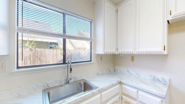 Foto del edificio - 1535 Springville Way