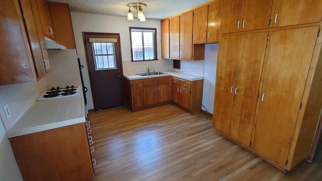 Kitchen - 5026 W 122nd St