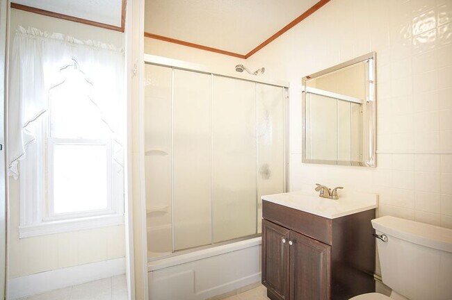 Foto del edificio - 13 1/2 Weston St