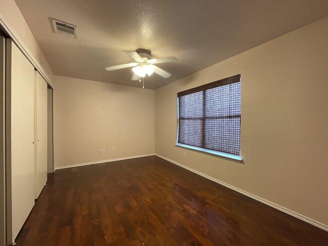 Building Photo - 2317 Lauren Loop