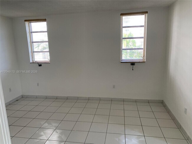 Foto del edificio - 2861 Leonard Dr
