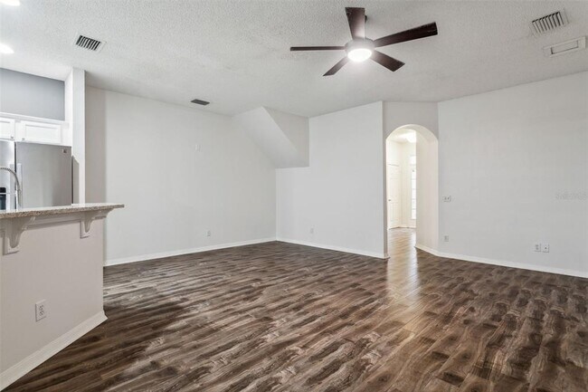 Building Photo - 655 Vallance Way NE