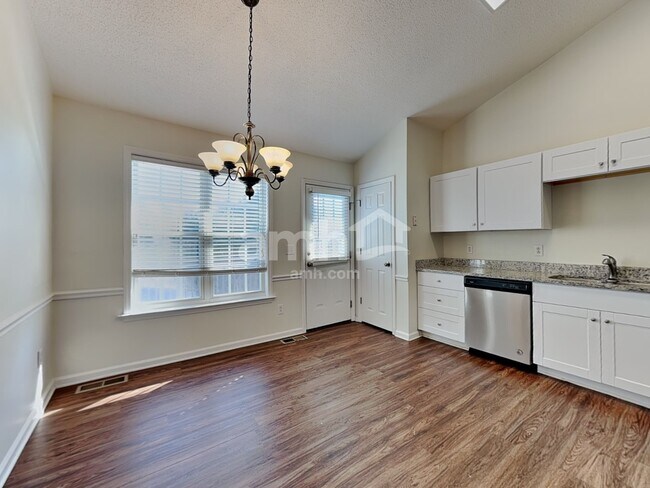 Foto del edificio - 615 Asheby Woods Rd