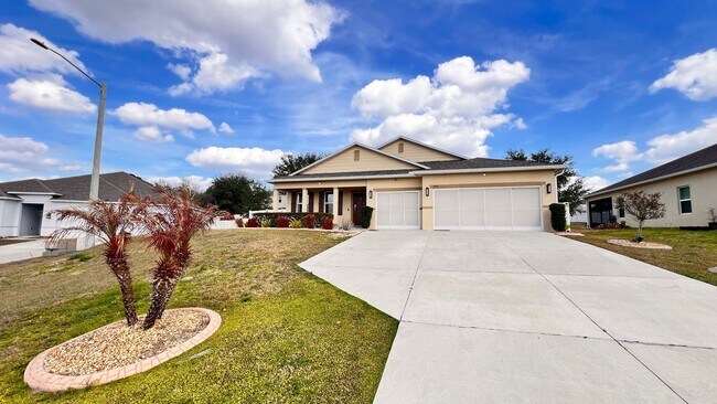 Foto del edificio - Immaculate 4 BR / 3 BA - With an OFFICE!