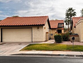 Building Photo - 1043 S Rose