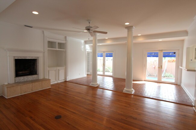 Building Photo - 326  Monceaux Road