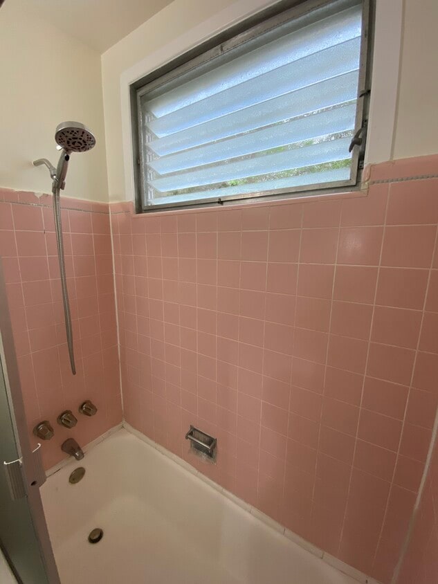 Building Photo - 336 S Rexford Dr