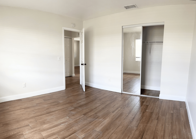 Building Photo - NEWLY RENOVATED SINGLE LEVEL 3 BEDROOM UNI...