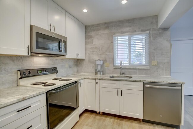 Foto del edificio - 1450 N Riverside Dr