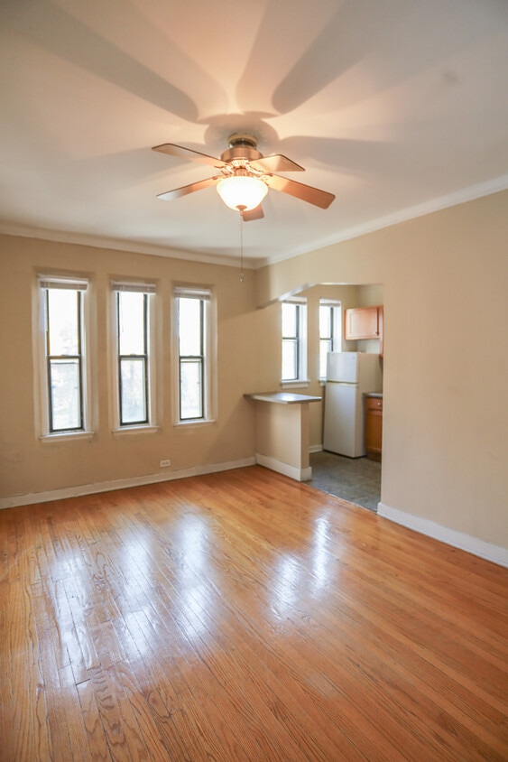 Primary Photo - 5214 S Woodlawn Ave