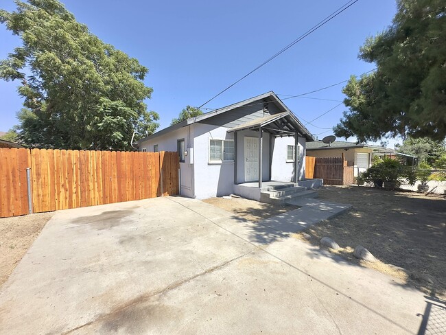 Building Photo - 3137 Sanchez St N