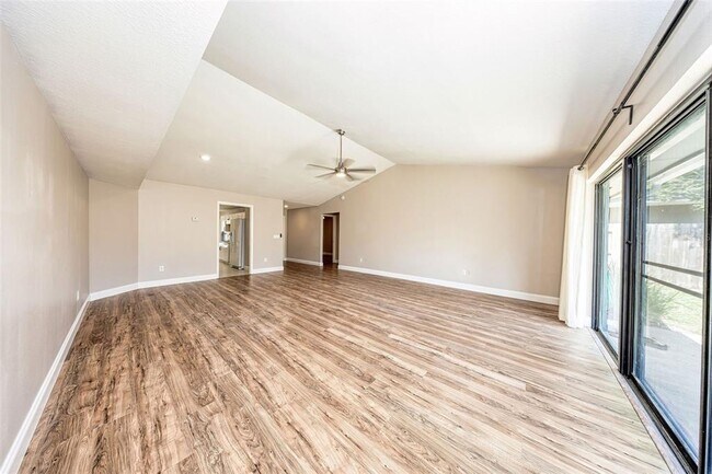 Building Photo - 308 Alba Ln