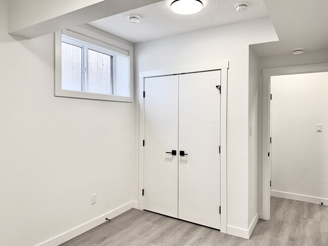 Building Photo - 9938 162 St NW