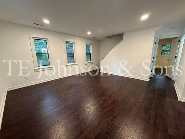 Foto del edificio - Modern 3BR Home with Main Level Primary Suite & Open Floor Plan in Winston-Salem
