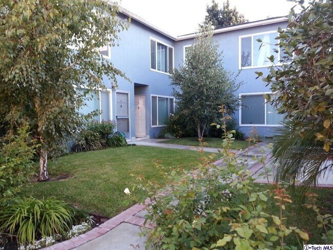 Building Photo - 1809 Oakwood Ave