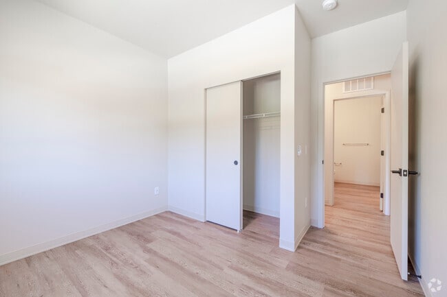 2 habitaciones, 2 baños - 989 pies cuadrados - Dormitorio - The Vicara Apartments & Townhomes