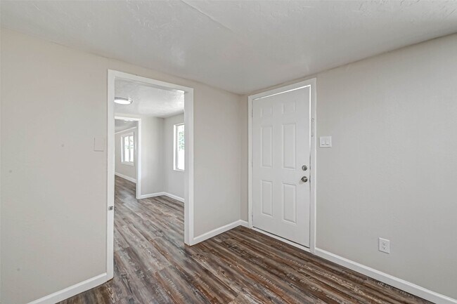 Foto del edificio - 10694 Pine St
