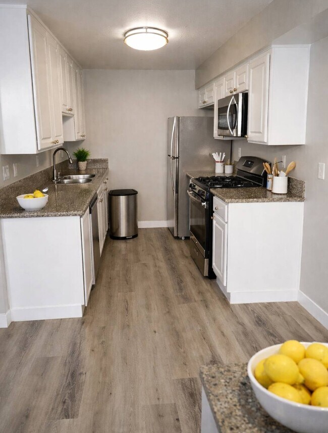 Foto del edificio - Chateau Lakeside Apartments