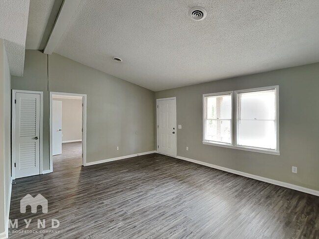 Foto del edificio - 2814 Bay Leaf Dr SE