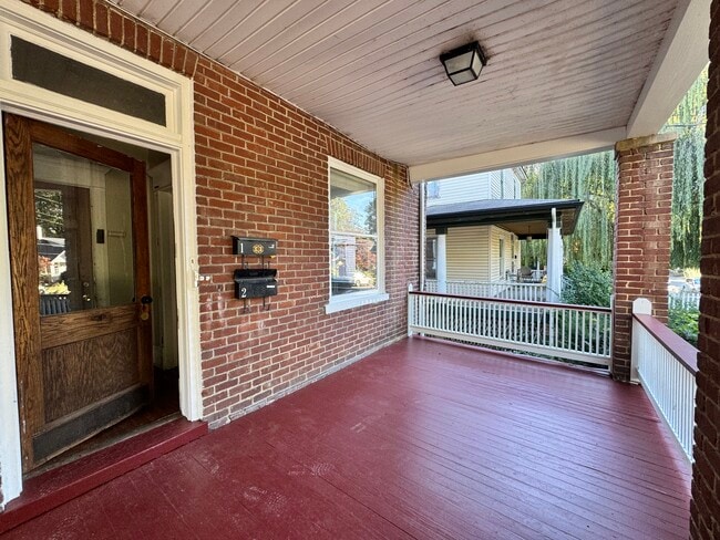 Front Porch and Mini Foyer Entrace - 606 Woods Ave SW