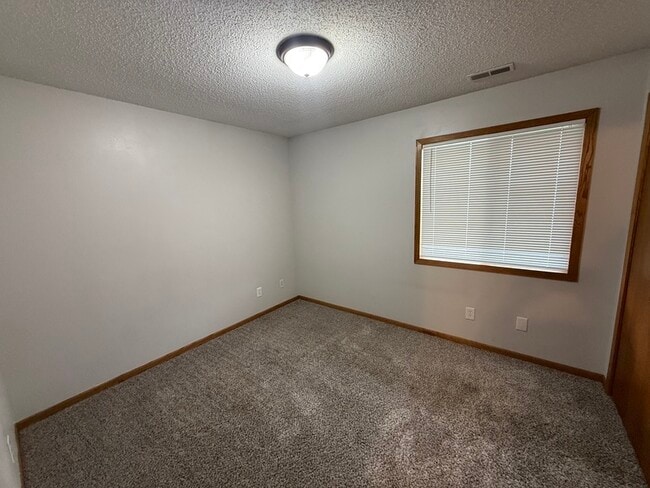 Building Photo - 417 W Zeller St