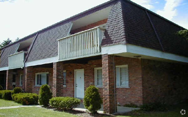 Foto del edificio - 6530 Maple Dr