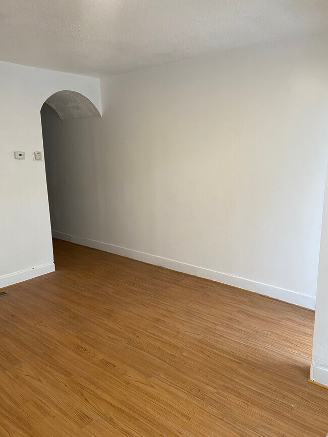 Foto del edificio - 1918 Penrose Ave