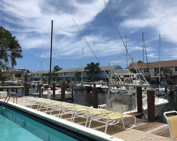 Foto del edificio - 2400 NE 16th St  109 Pompano Beach FL 33062