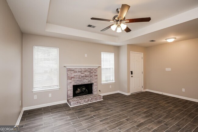Foto del edificio - 6885 Bannister Park Ln