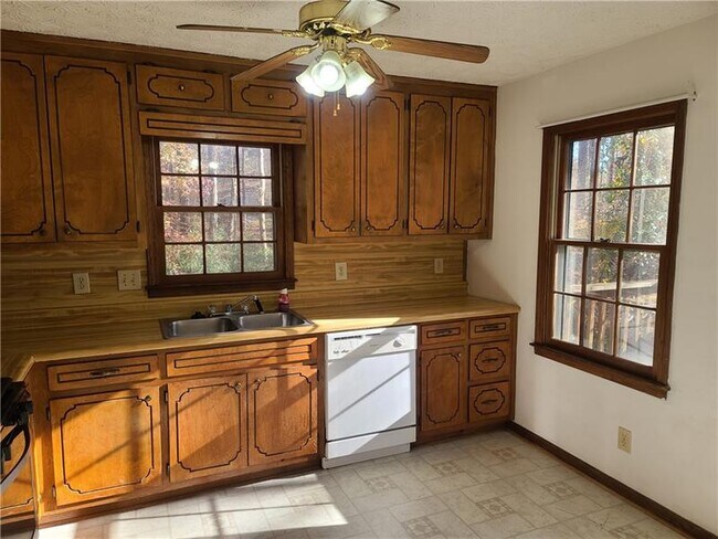 Building Photo - 2702 Bent Creek Dr NW
