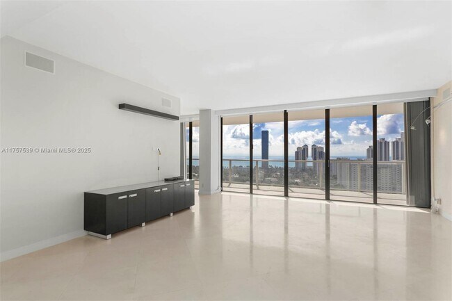 Foto del edificio - 19500 Turnberry Way