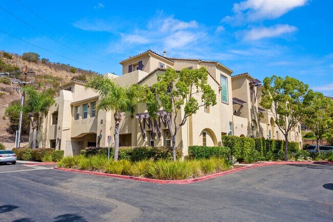 Building Photo - Mission Valley 3 Bedroom Townhome at Escal...