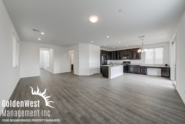 Building Photo - Marvelous Fully Upgraded 3Bdm 3Ba Loft Hom...