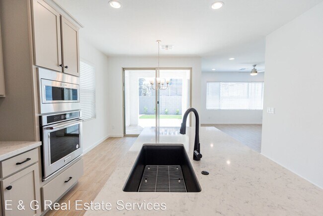 Building Photo - 3 br, 2.5 bath House - 6424 N 17th Pl