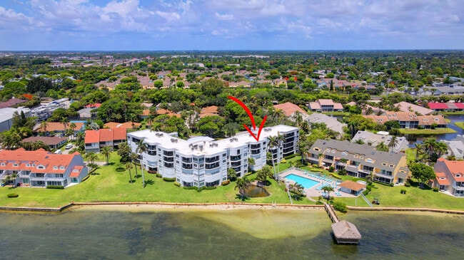 Foto del edificio - 8200 Lakeshore Dr