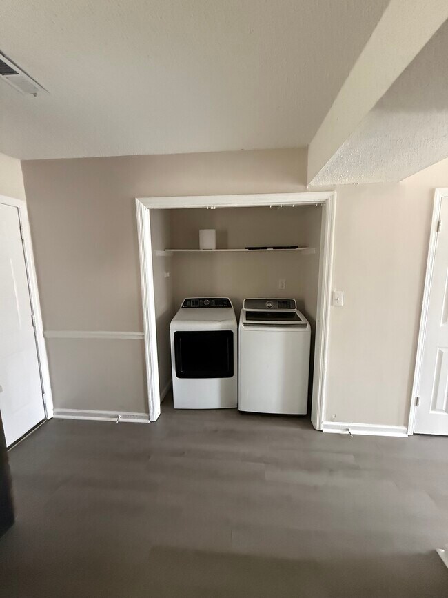 Building Photo - Platinum House LLC