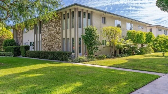 S Orange Grove at Bradford - 757 S Orange Grove Blvd