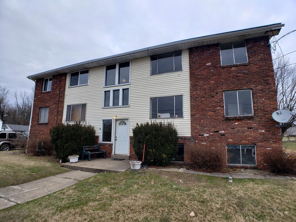 2144 Raymond Ave Unit G, Latrobe, PA 15650 Room for Rent in Latrobe