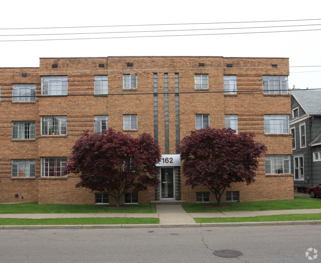 Foto principal - 162 Chapin St