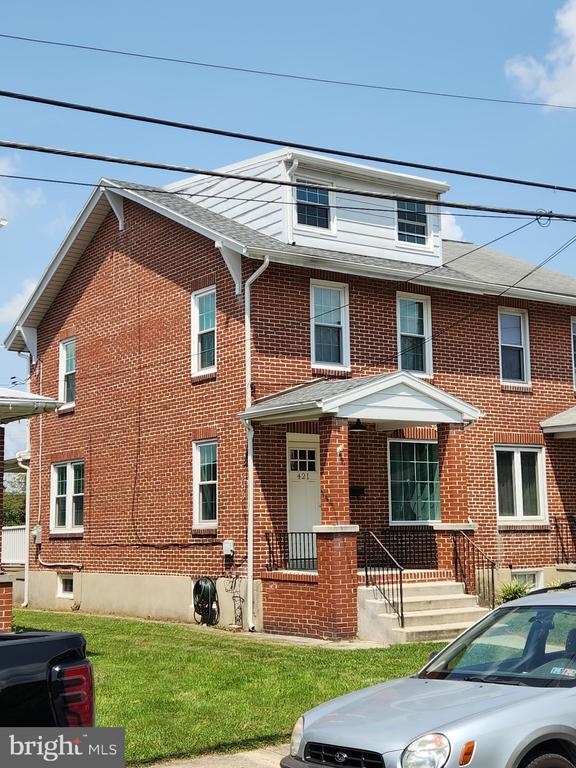 Primary Photo - 421 E Locust St