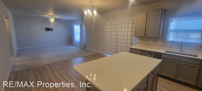 Foto del edificio - 5 br, 3.5 bath House - 2832 Namib Dr