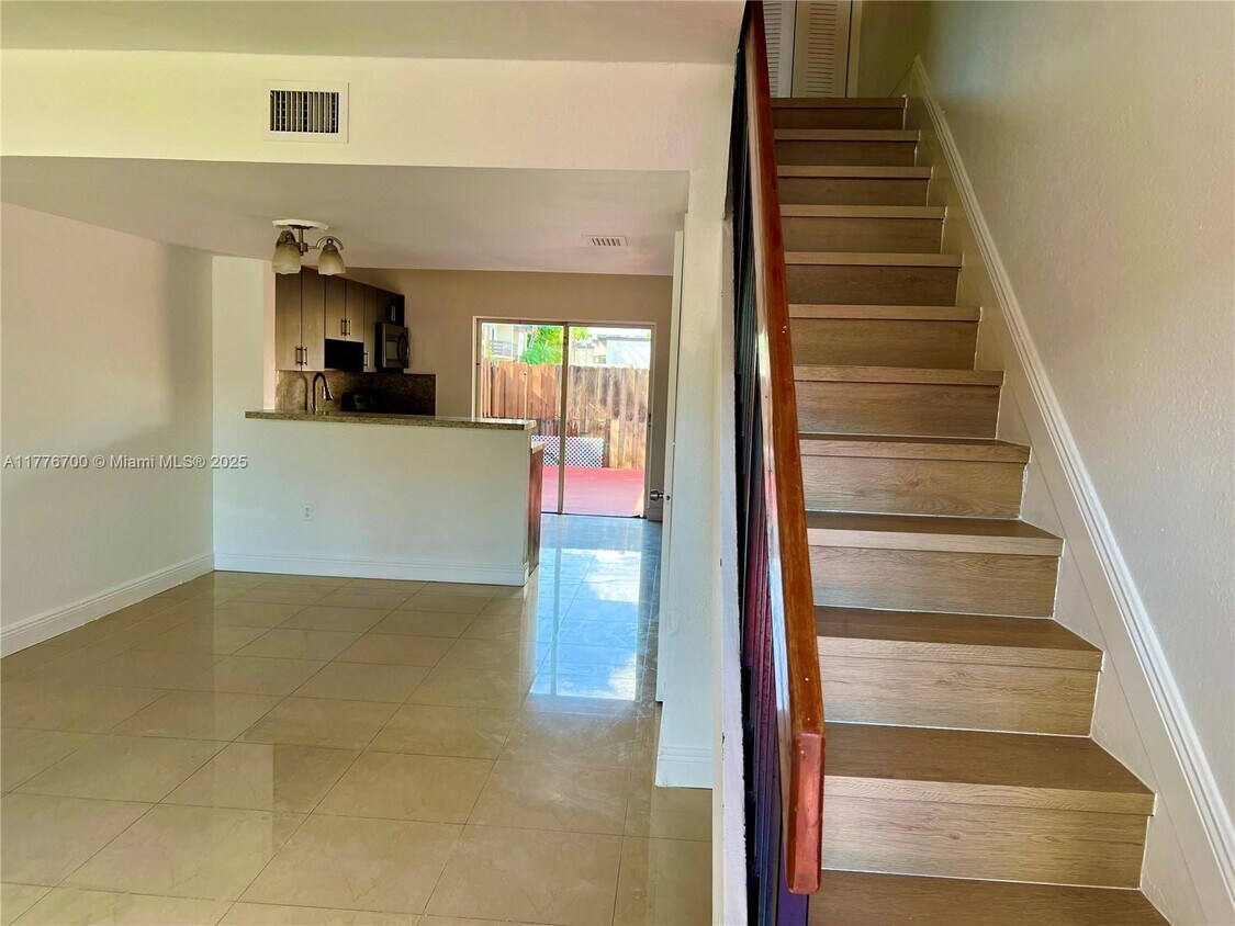 Foto del edificio - 8245 NW 6th Ter
