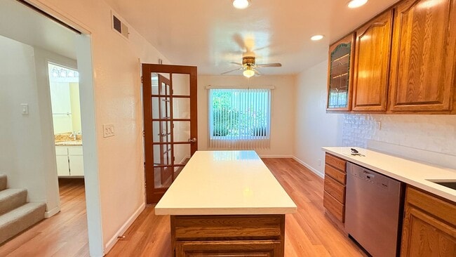 Building Photo - 1033 Fontana Dr