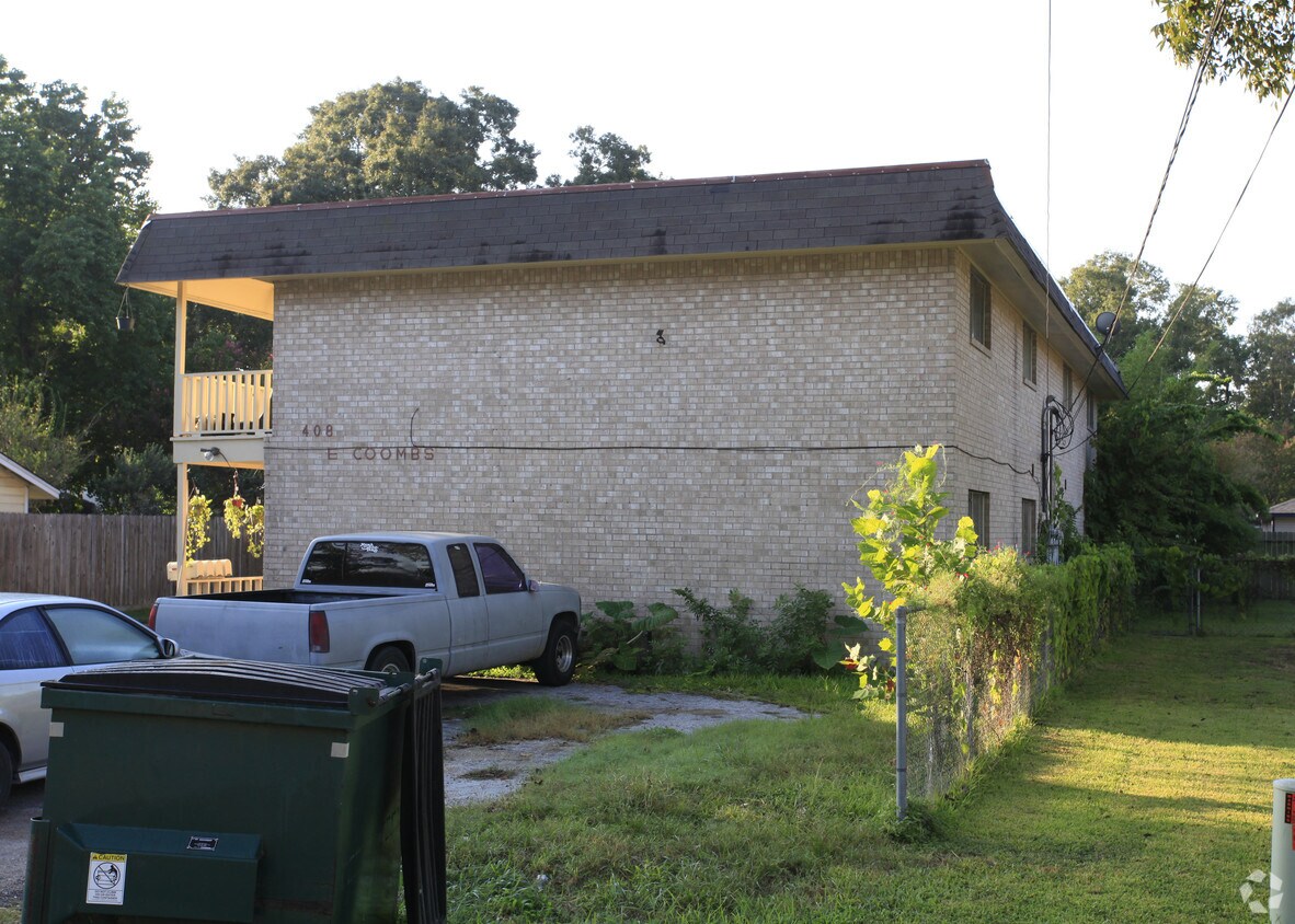 408 E Coombs St, Alvin, TX 77511 Apartments in Alvin, TX