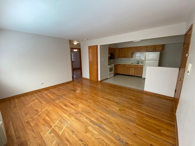 Building Photo - 320 Beach Ave