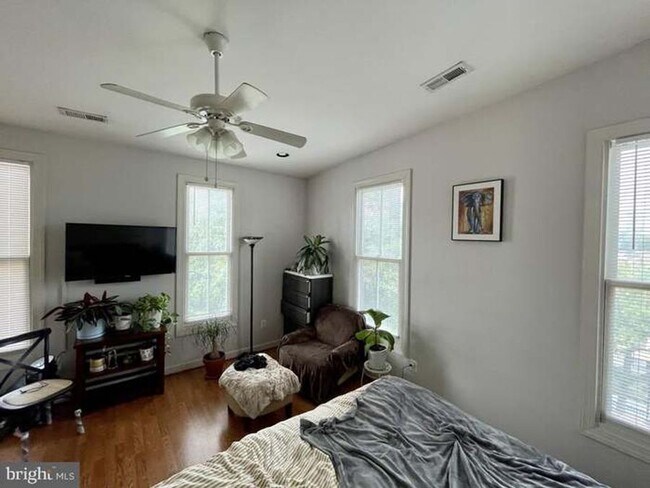 Foto del edificio - 901 R St NW